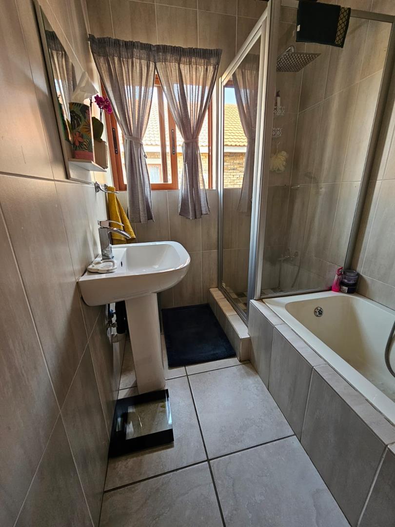 To Let 2 Bedroom Property for Rent in Miederpark North West